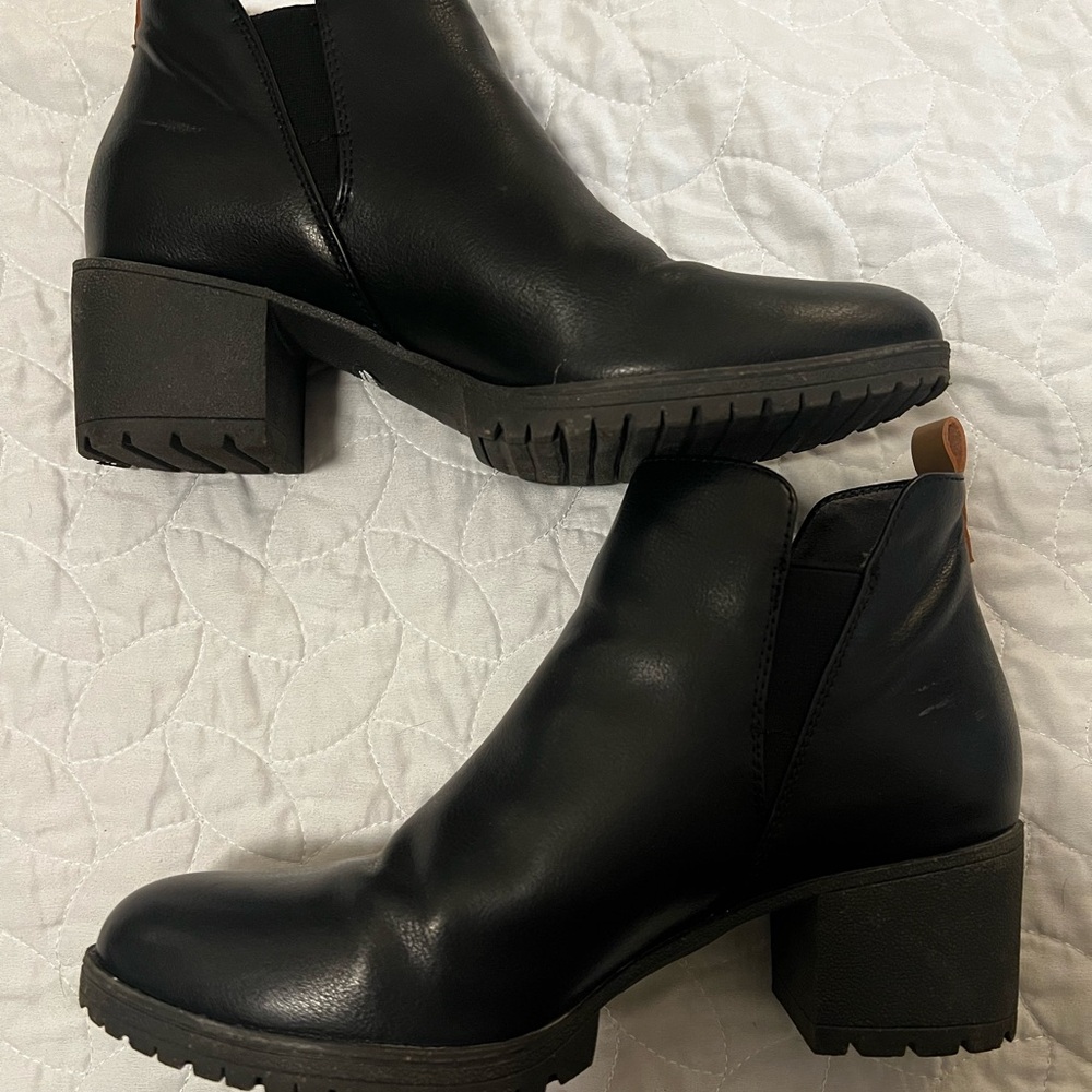 Black Dr. Scholl’s Ankle Boots Size 9